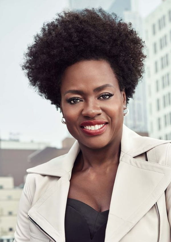 No inverno as pessoas ficam mais elegantes: look de Viola Davis.